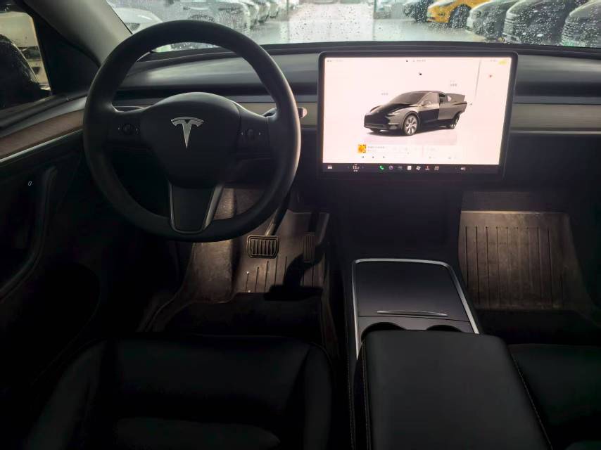 Tesla Model Y 2023 #4 Tesla Model Y 2023 car image #4