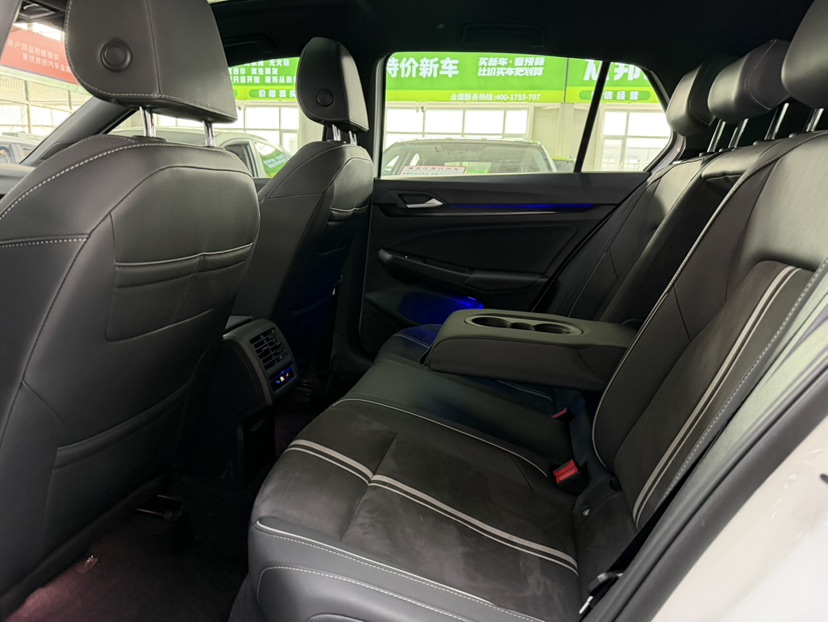 Volkswagen Golf 2024 car image #6