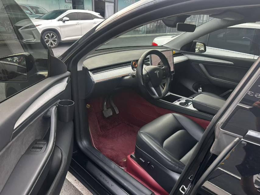 Tesla Model Y 2023 #4 Tesla Model Y 2023 car image #4