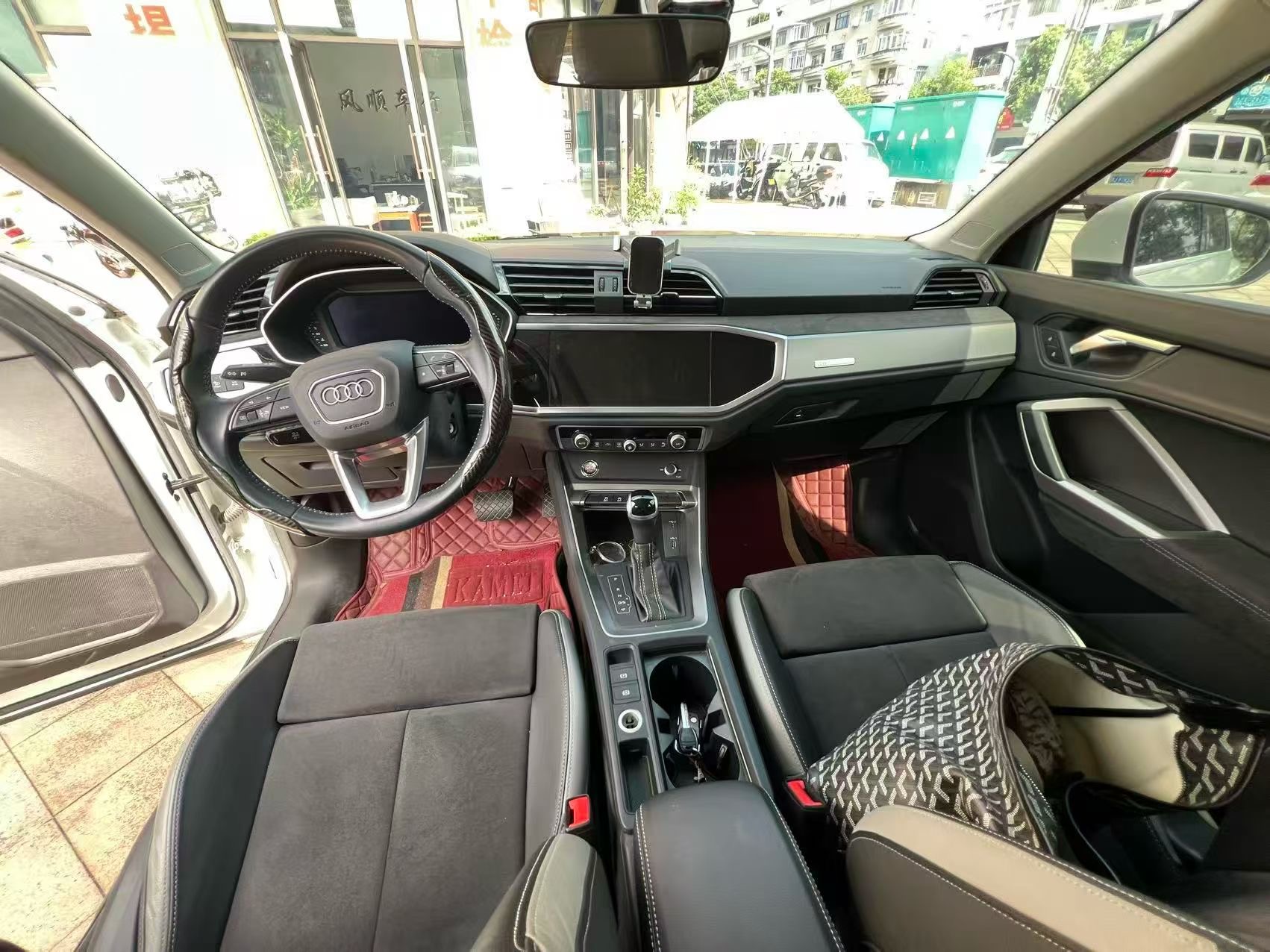 Audi Q3 2021 car image #5