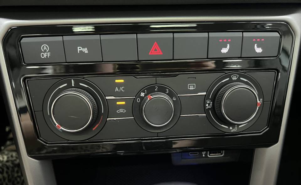 Volkswagen T-Cross 2023 car image #13