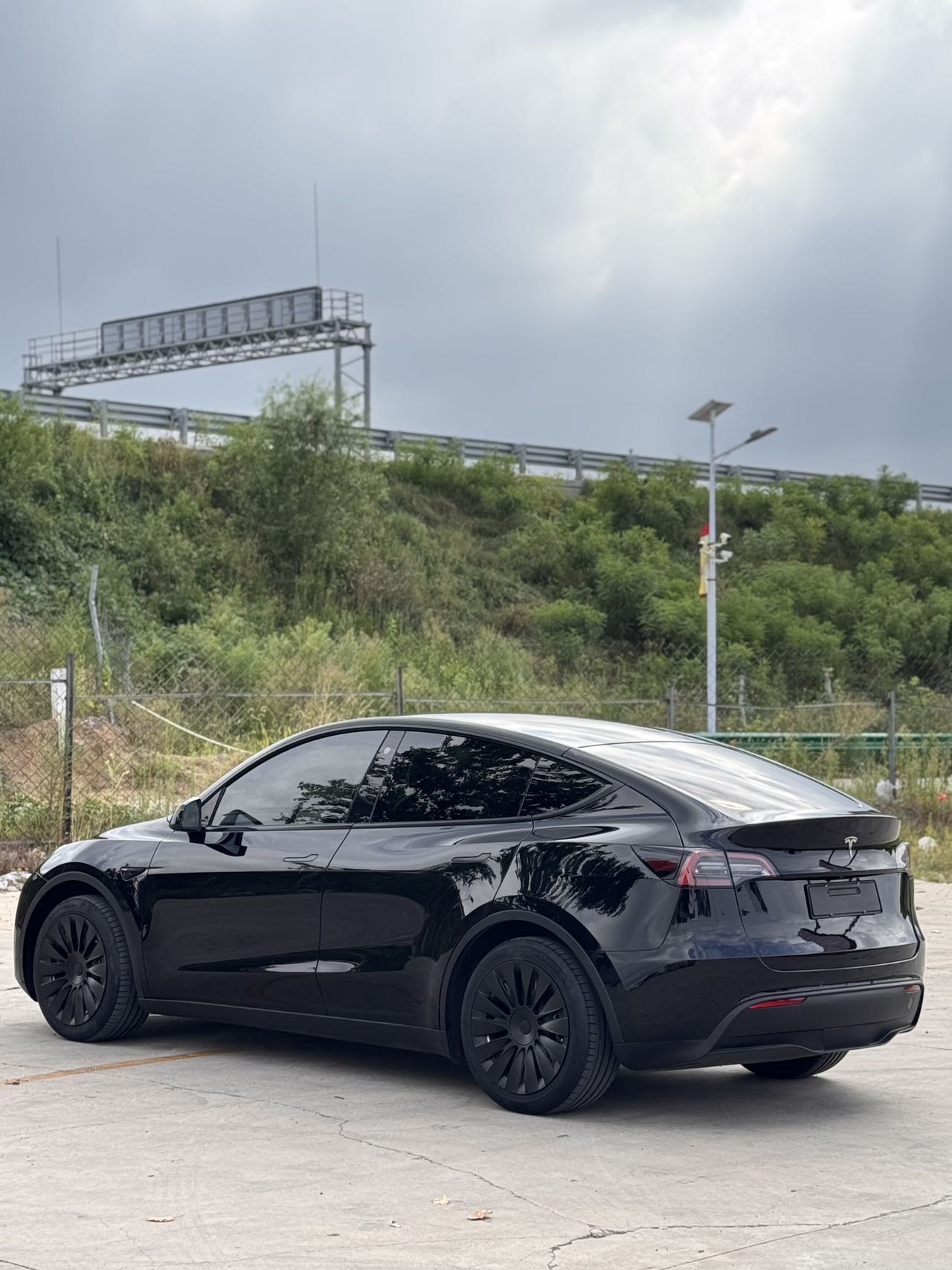 Tesla Model Y 2022 immagine di auto #7