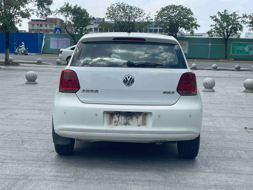 Volkswagen Polo 2014 car image #8