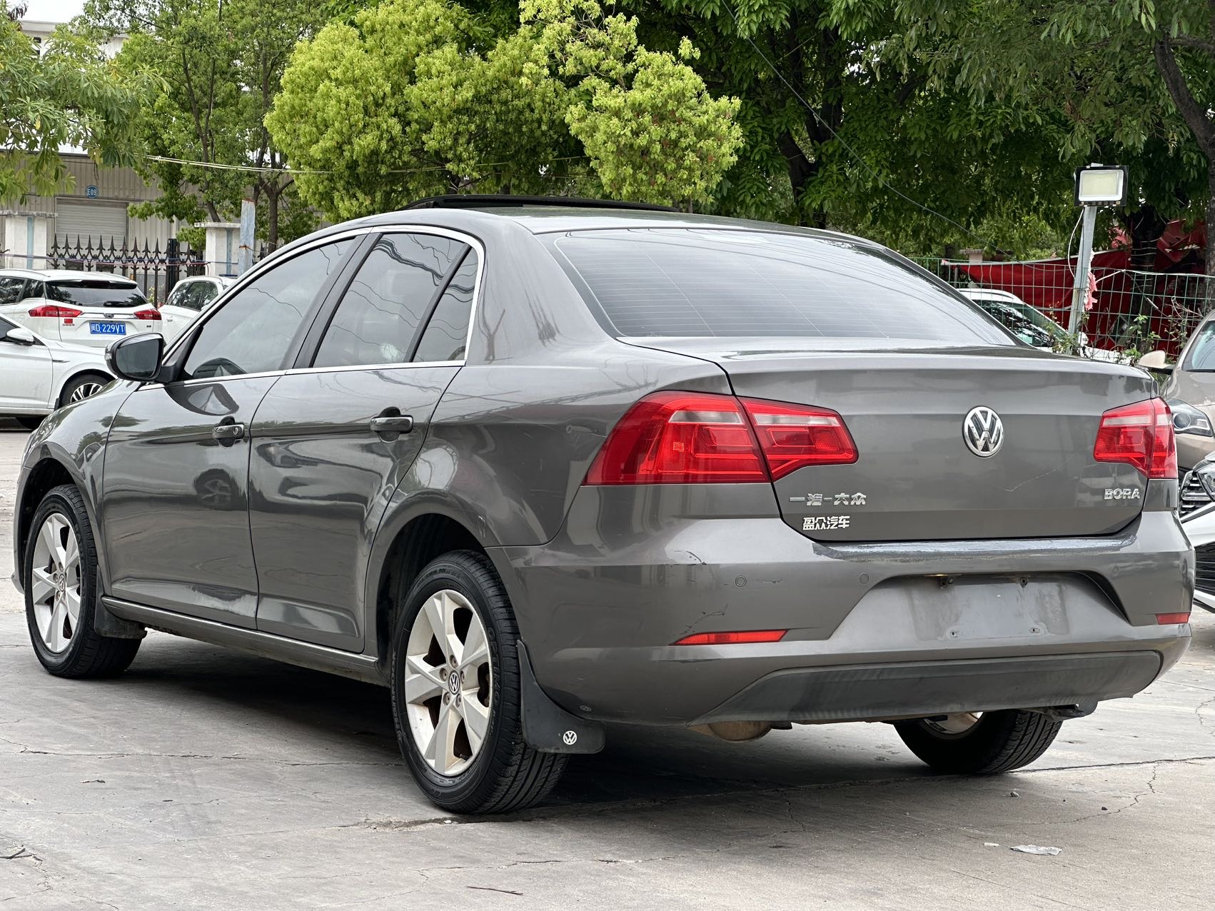 Volkswagen Bora 2013 car image #6
