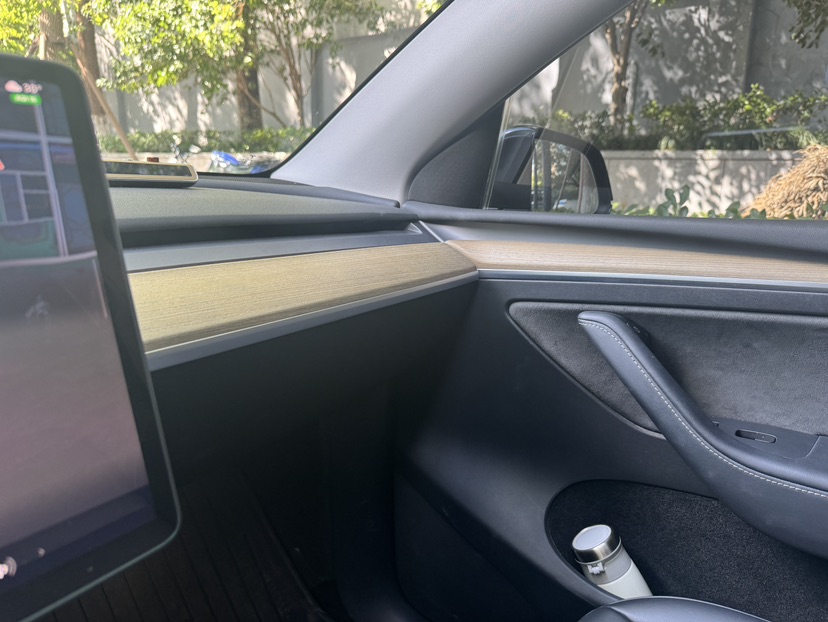 Tesla Model Y 2023 #8 Tesla Model Y 2023 car image #8