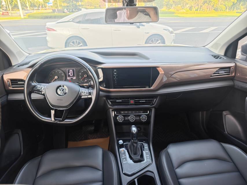 Volkswagen Tharu 2020 car image #5