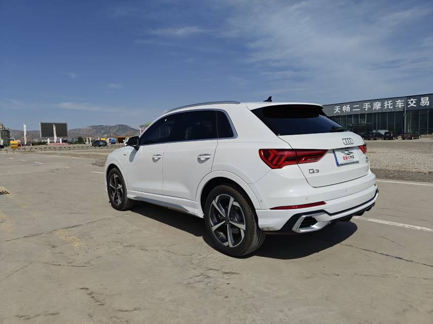 Audi Q3 2025 #9 Audi Q3 2025 car image #9