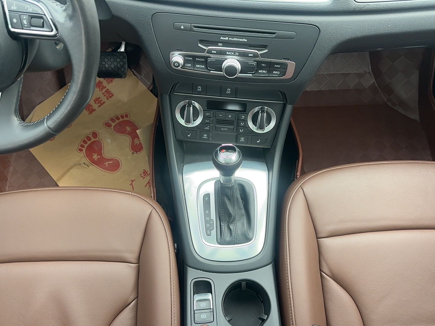 Audi Q3 2015 car image #12