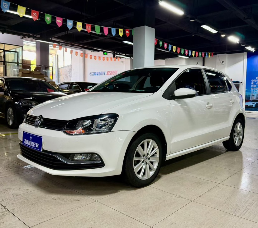 Volkswagen Polo 2015 car image 