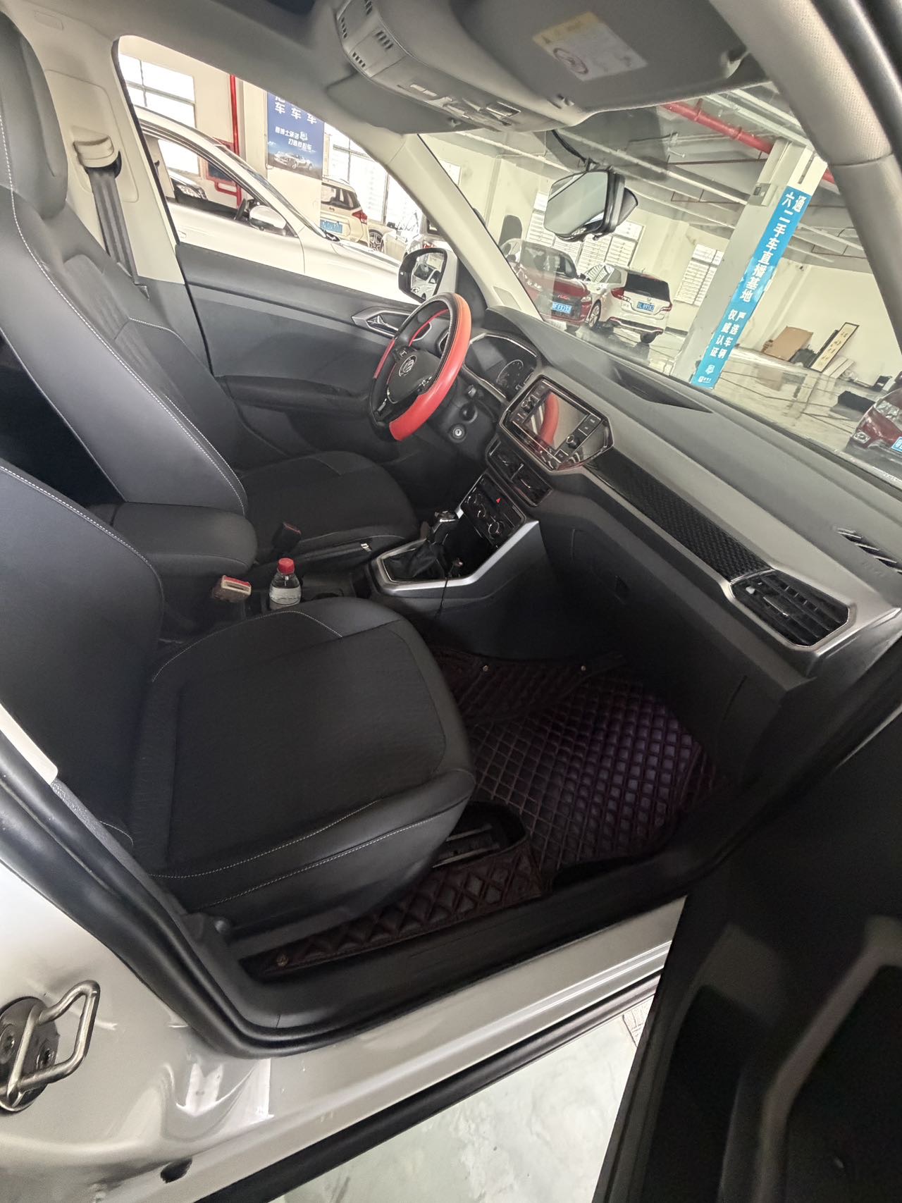 Volkswagen T-Cross 2019 immagine di auto #4