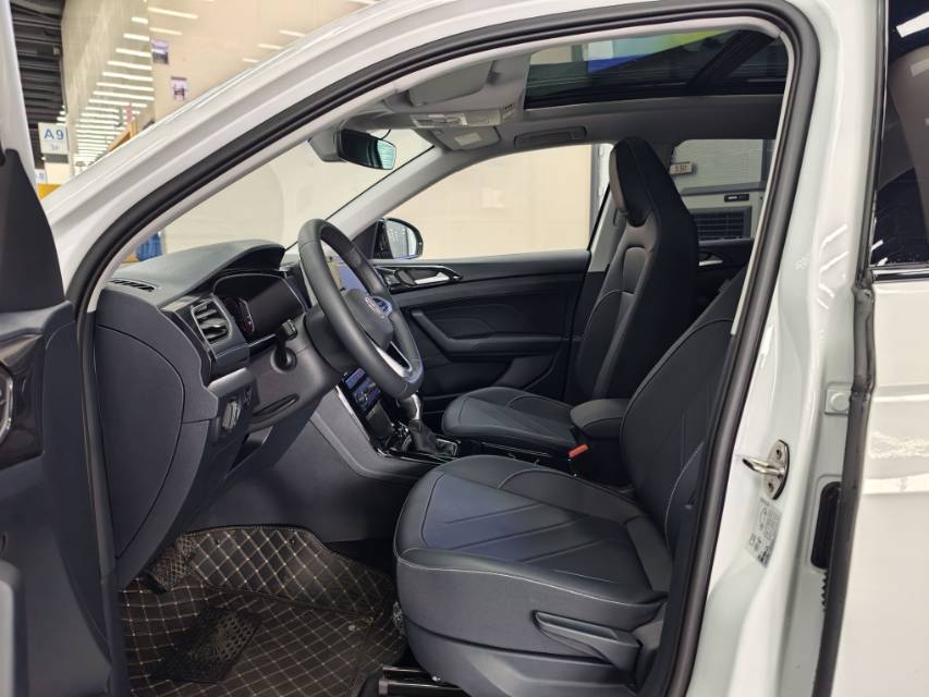 Volkswagen Tharu 2025 car image #3