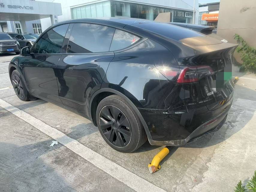 Tesla Model Y 2023 #6 Tesla Model Y 2023 car image #6