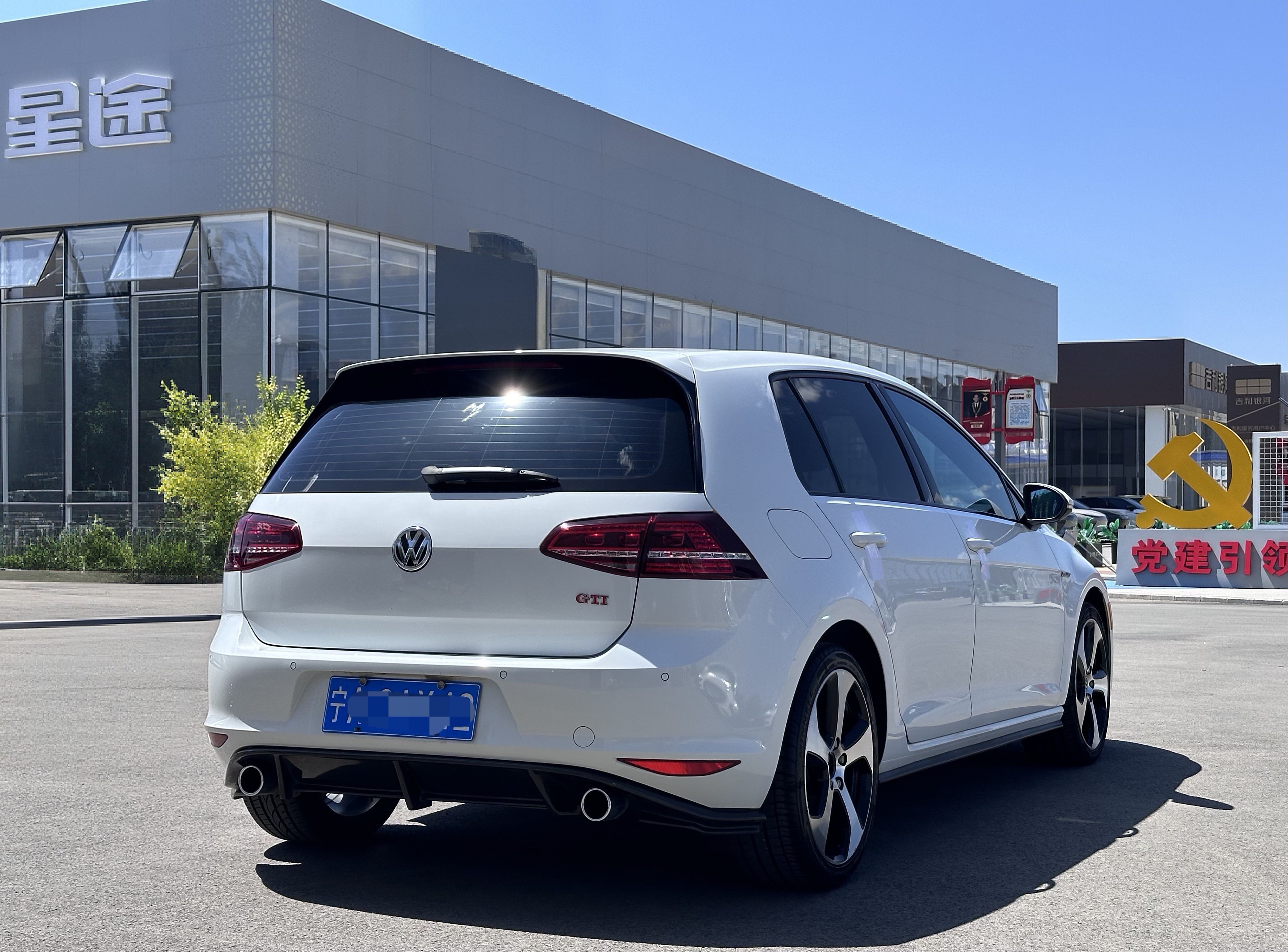 Volkswagen GolfGTI 2018 #6 Volkswagen GolfGTI 2018 car image #6