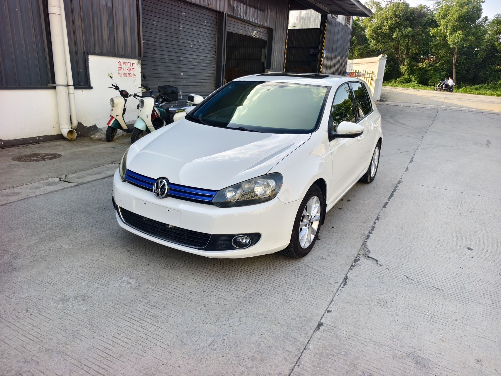 Volkswagen Golf 2014 car image 