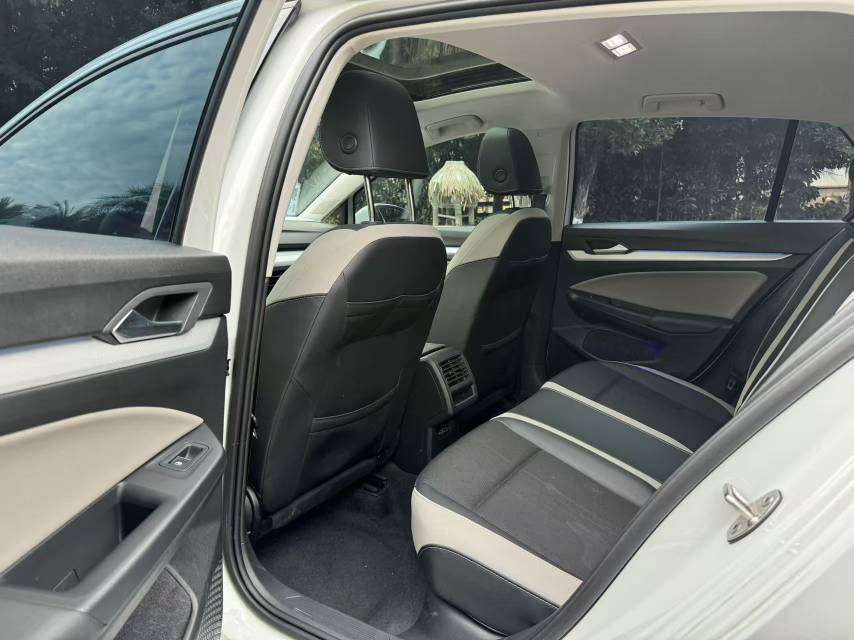 Volkswagen Golf 2024 car image #9