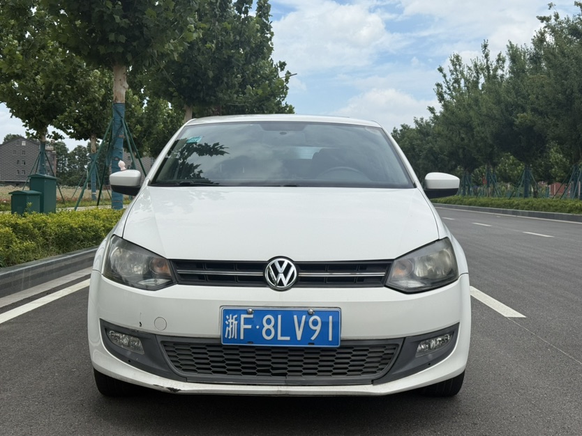 Volkswagen Polo 2011 car image 