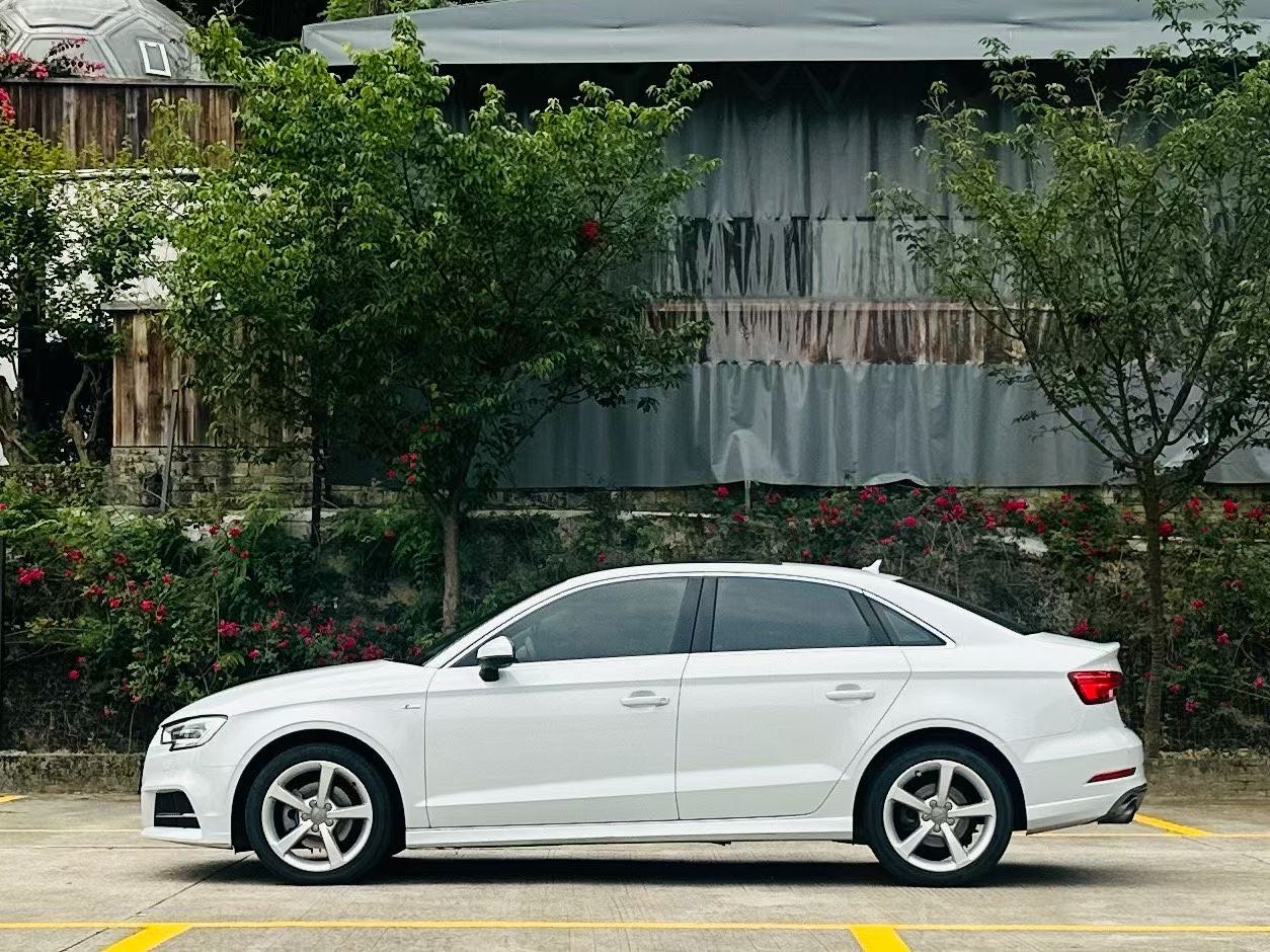 Audi A3 2018 car image #2