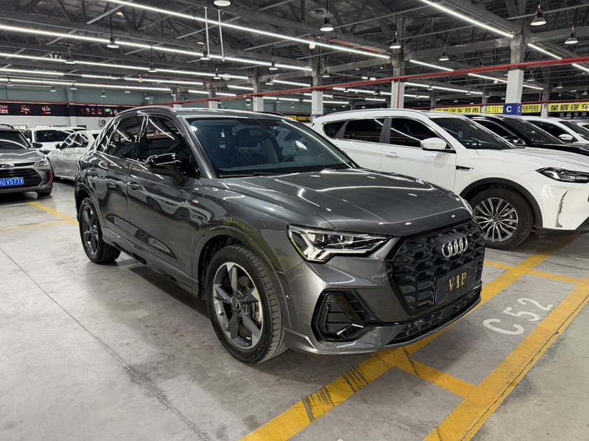 Audi Q3 2022 car image #3