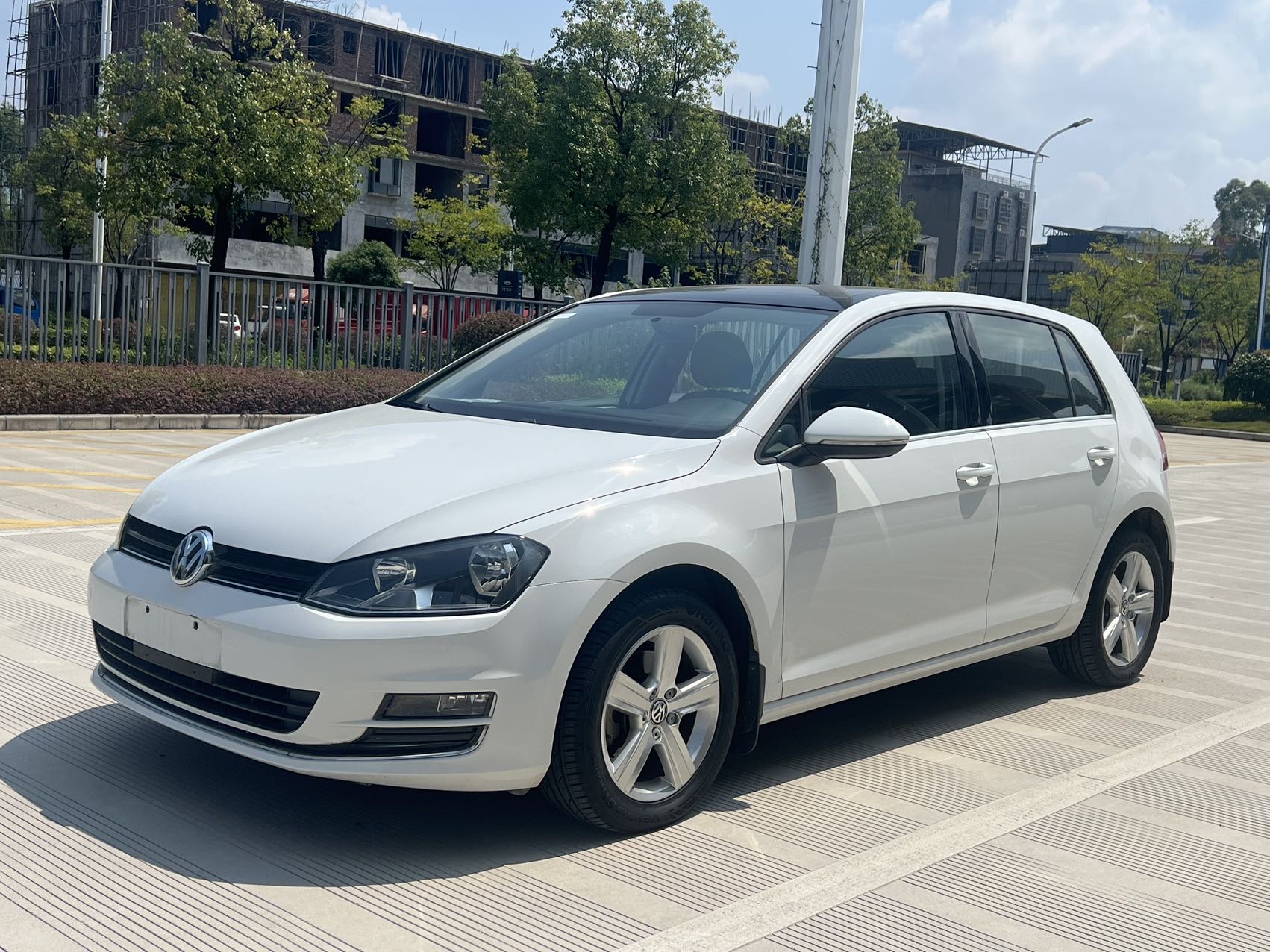 Volkswagen Golf 2014 Volkswagen Golf 2014 car image