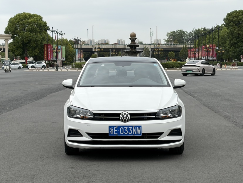 Volkswagen Polo 2021 car image #2