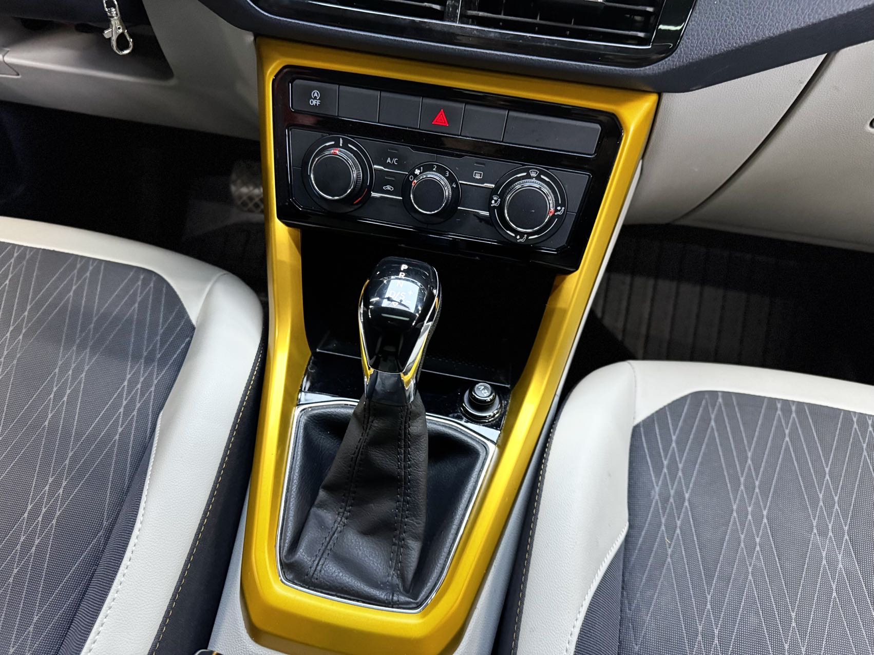 Volkswagen T-Cross 2020 car image #7