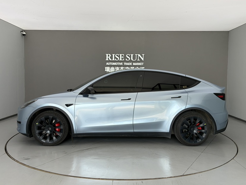 Tesla Model Y 2023 #4 Tesla Model Y 2023 car image #4