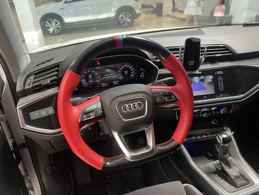Audi Q3 2020 car image #4