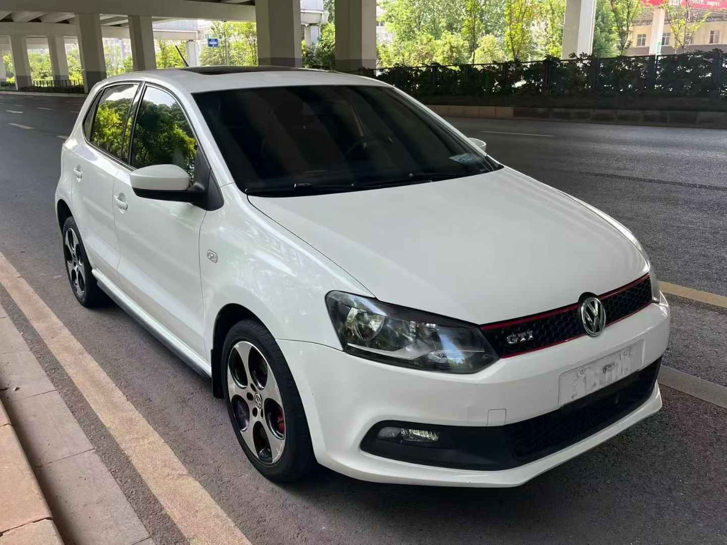 Volkswagen Polo 2014 car image 