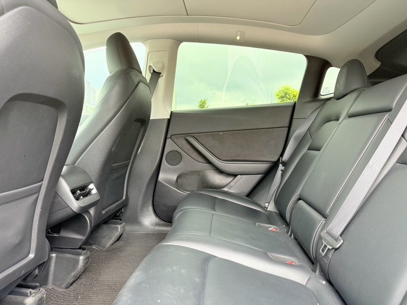 Tesla Model Y 2023 car image #4