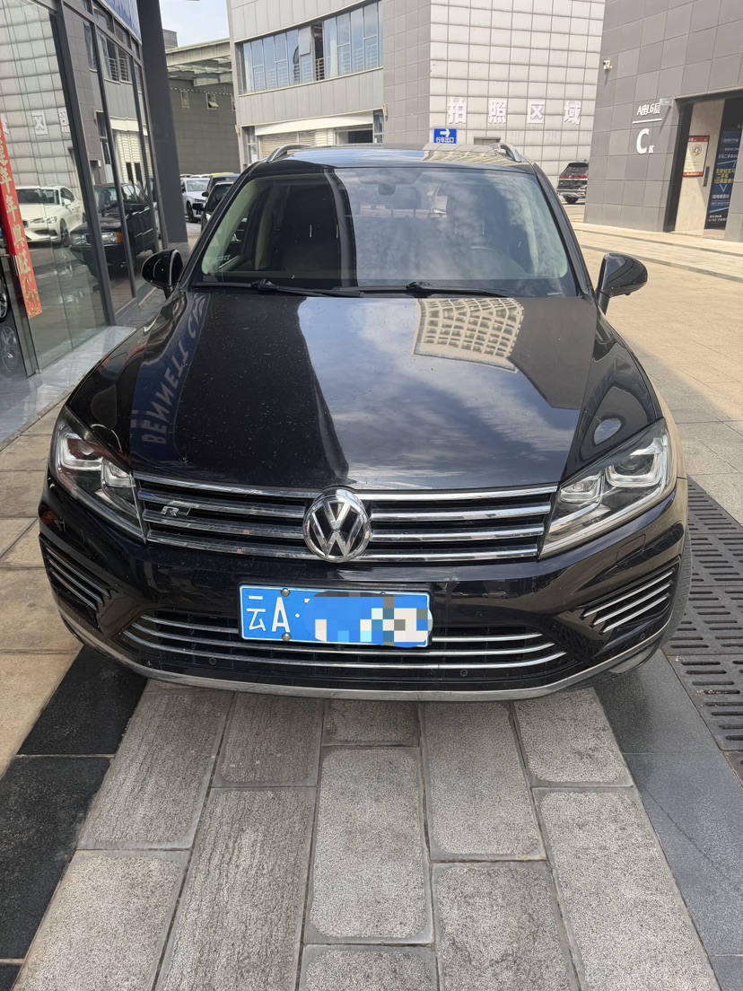 Volkswagen Touareg 2019 car image #2
