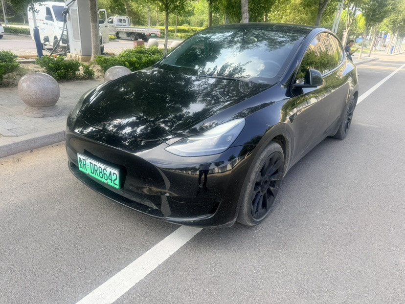 Tesla Model Y 2022 #2 Tesla Model Y 2022 car image #2