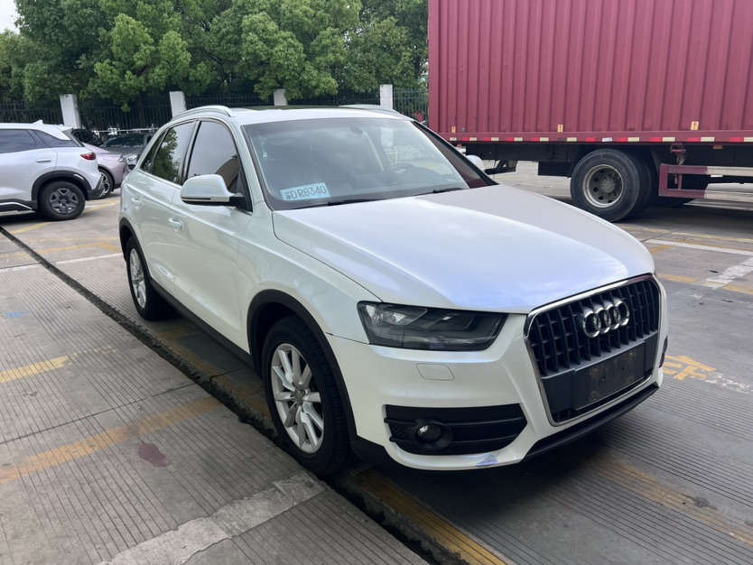 Audi Q3 2015 car image #2
