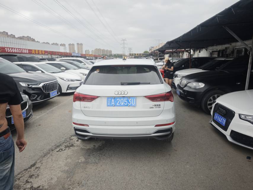 Audi Q3 2023 car image #5