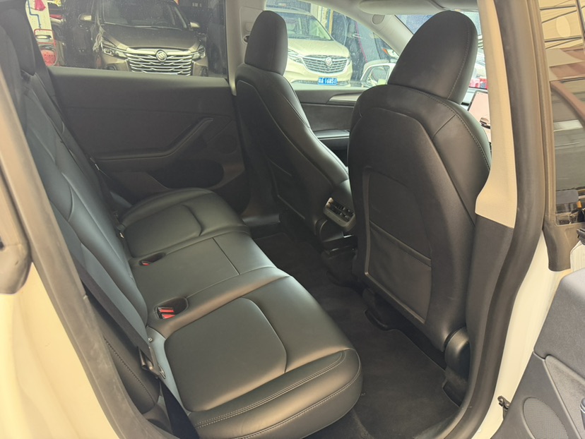 Tesla Model Y 2024 car image #5