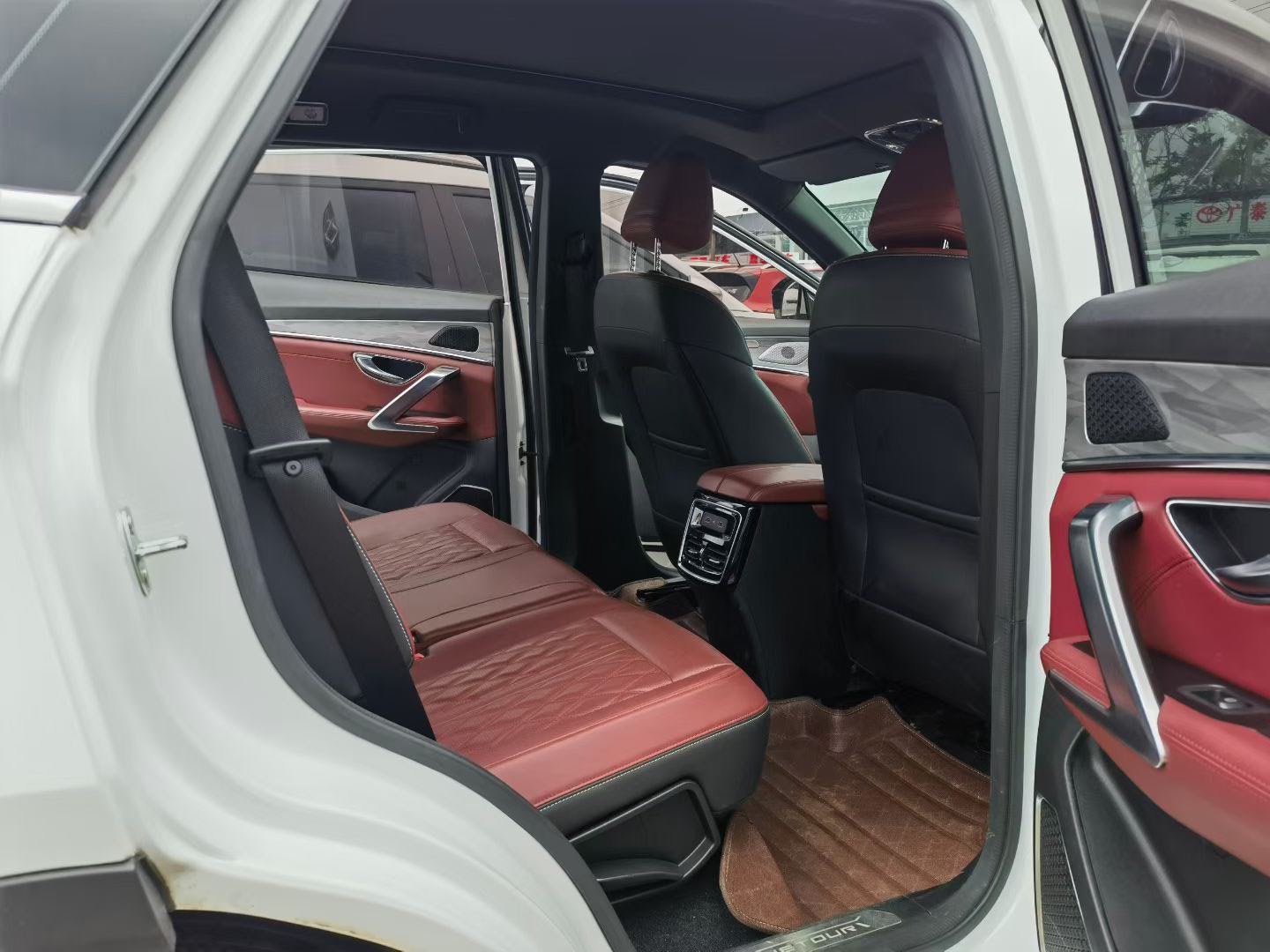 Jetour X70 PLUS 2024 car image #8
