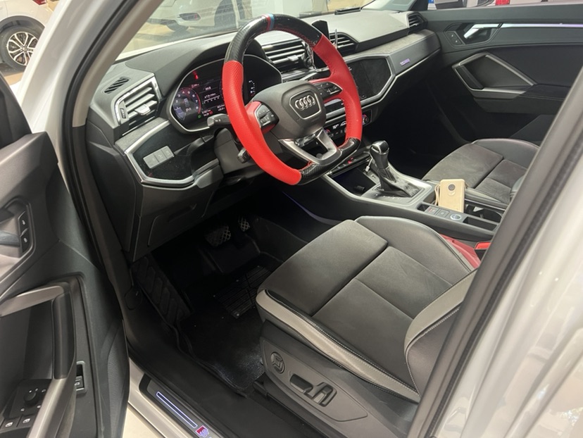 Audi Q3 2020 car image #3