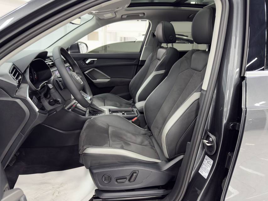 Audi Q3 2023 car image #4