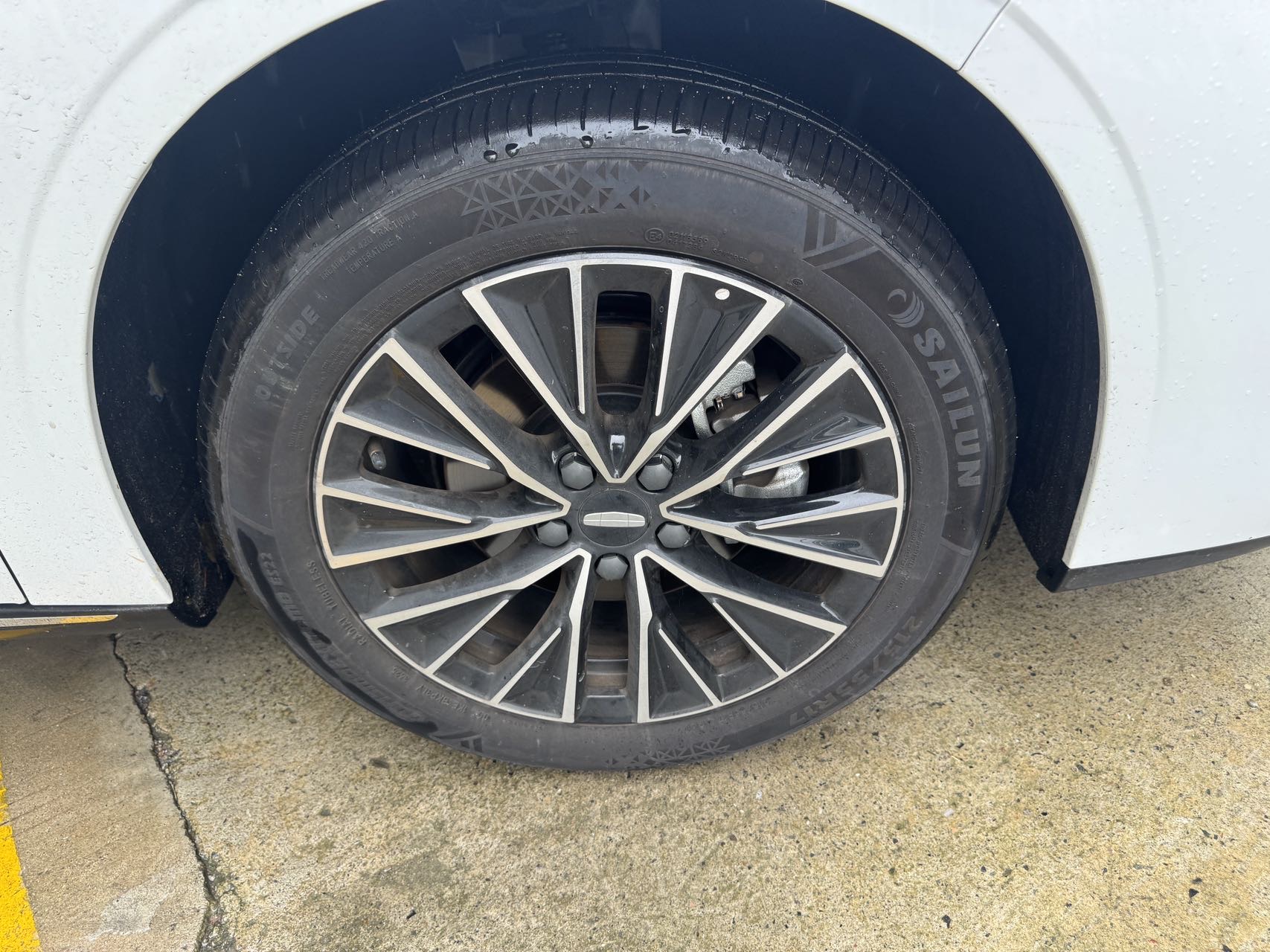 GEELY Emgrand 2026 car image #4