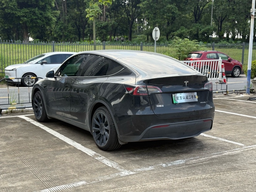 Tesla Model Y 2023 #4 Tesla Model Y 2023 car image #4