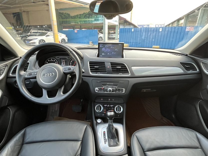 Audi Q3 2016 car image #6
