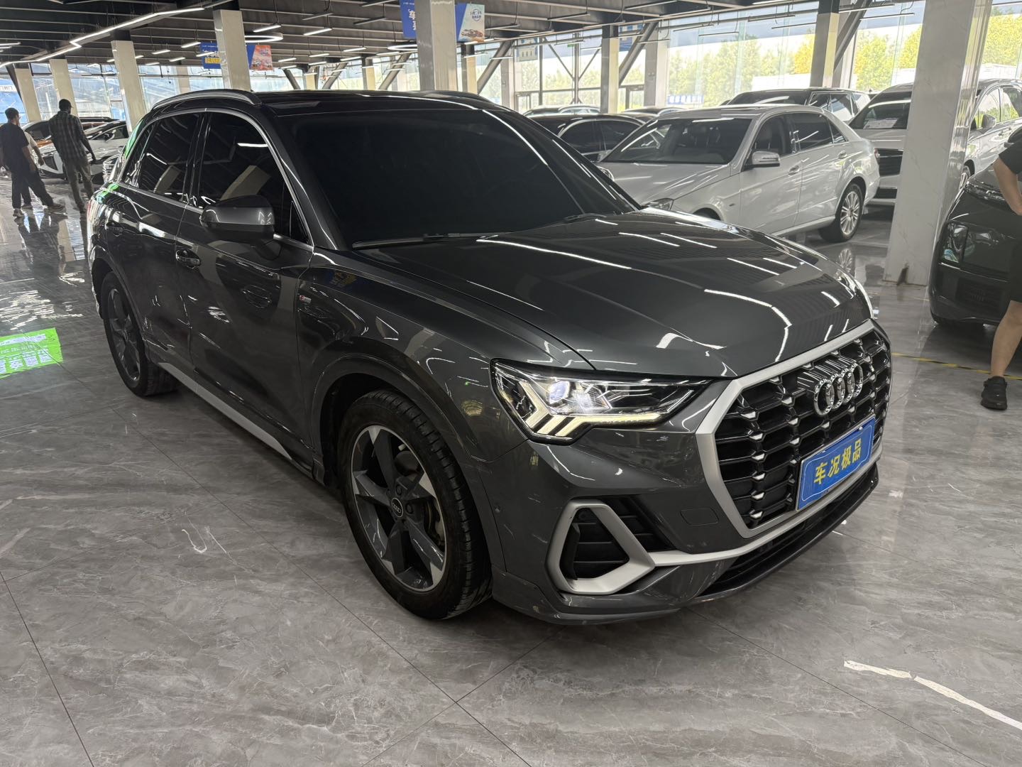 Audi Q3 2022 car image #3