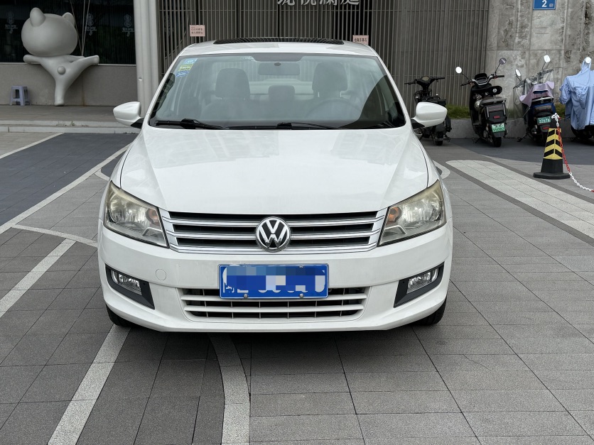 Volkswagen Santana 2013 car image #2