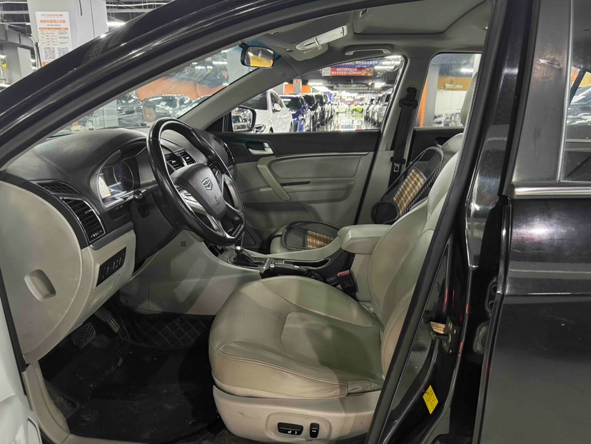 GEELY Emgrand 2014 #4 GEELY Emgrand 2014 car image #4