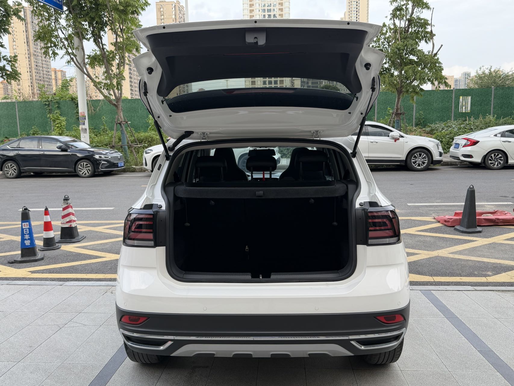 Volkswagen T-Cross 2022 car image #14
