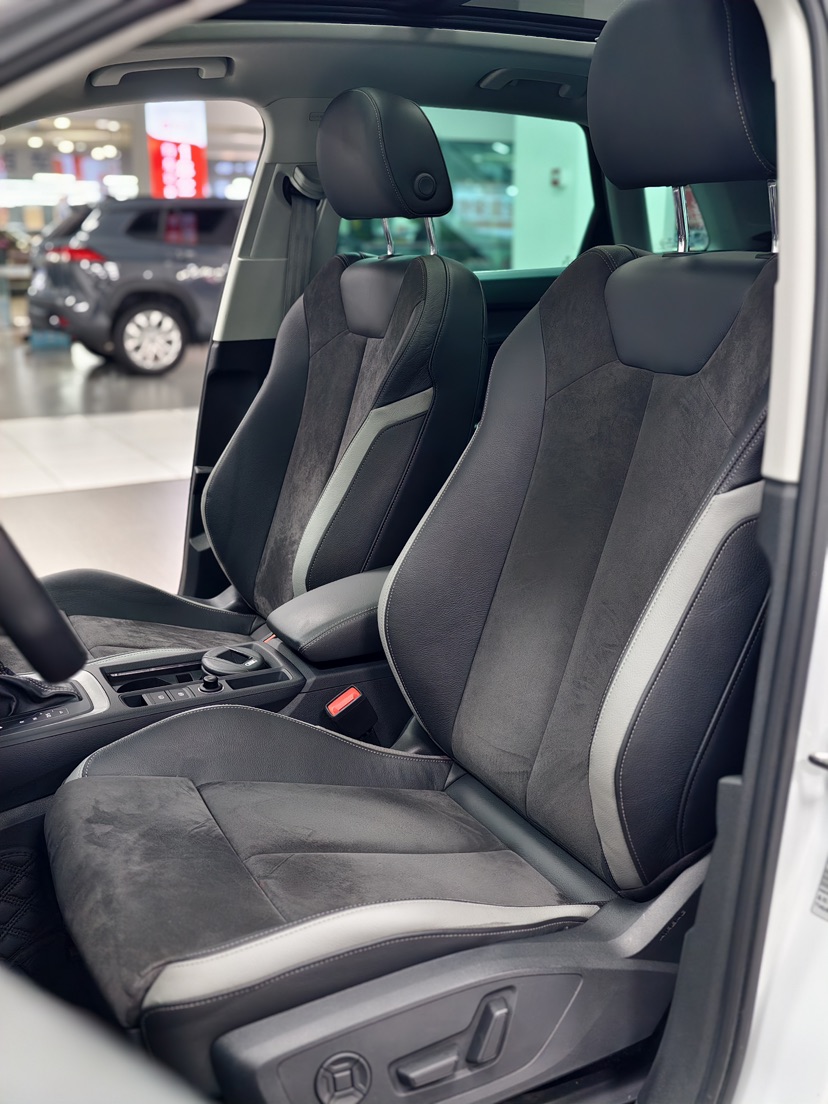 Audi Q3 2020 car image #8