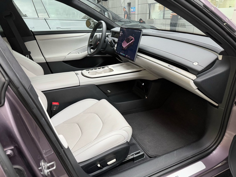 MI SU7 2024 immagine di auto #7
