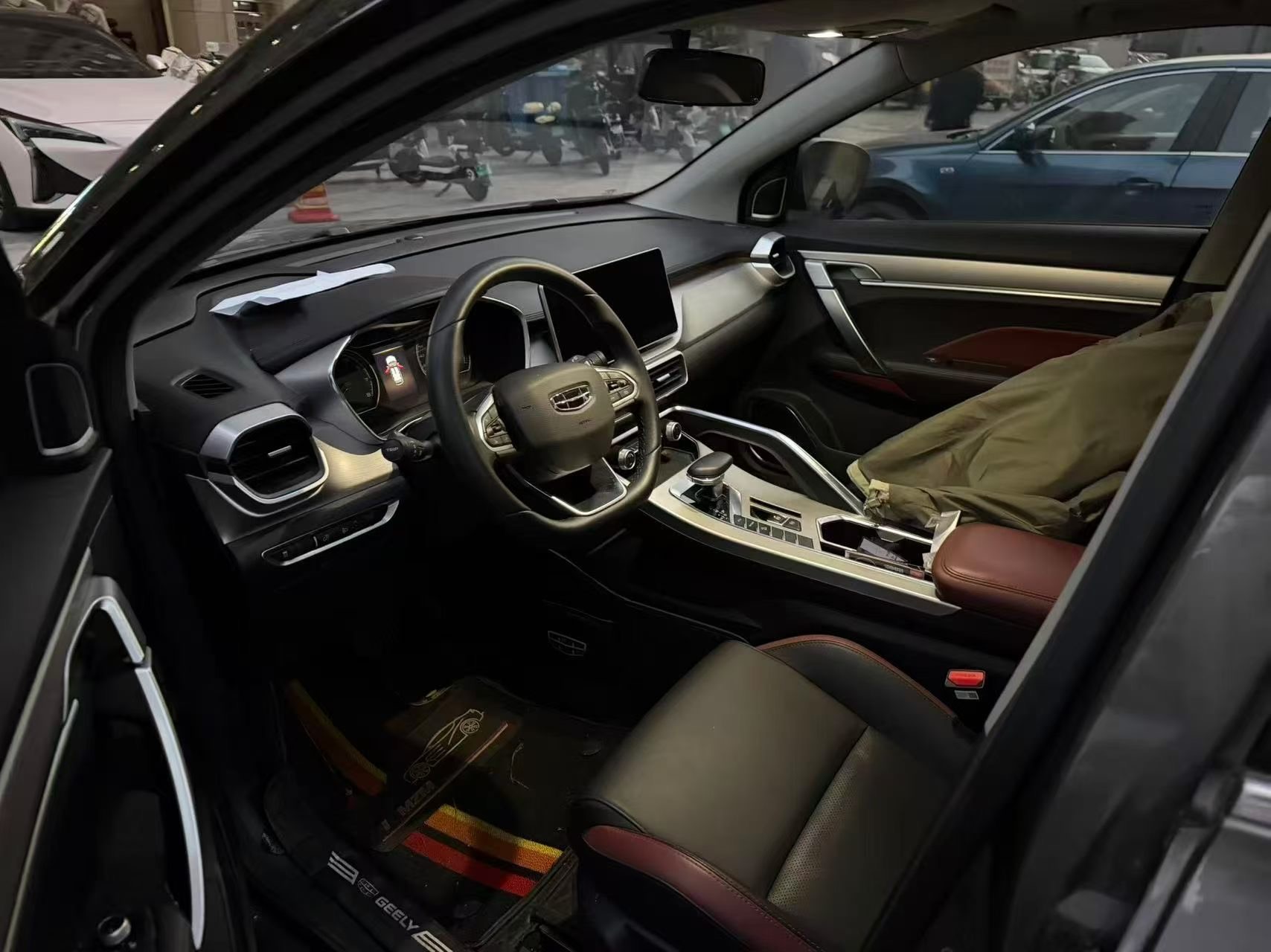 GEELY Coolray 2022 car image #4
