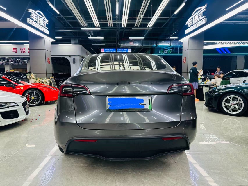 Tesla Model Y 2023 car image #7