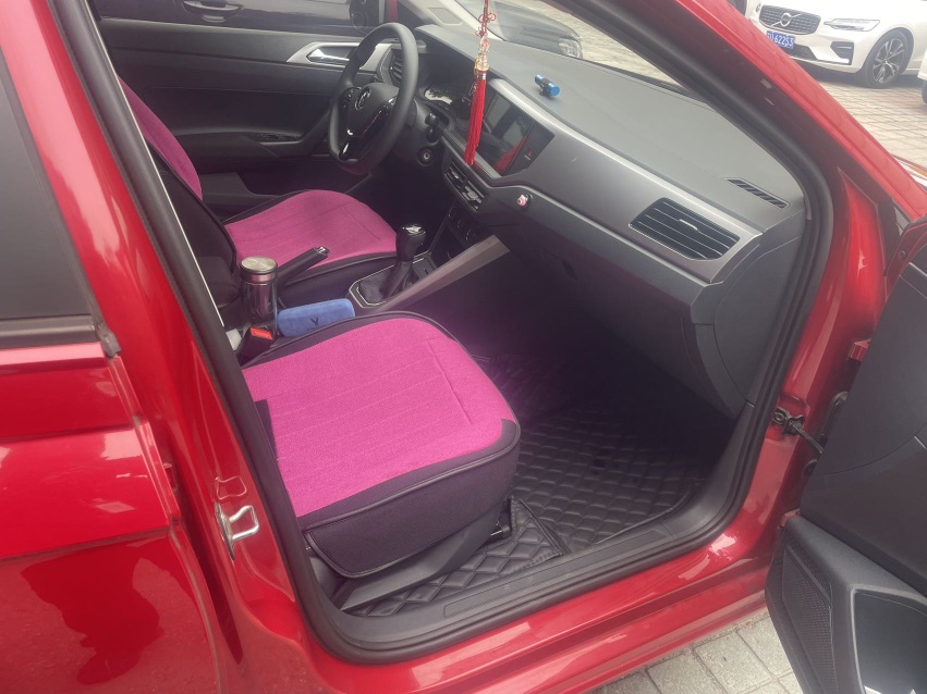 Volkswagen Polo 2020 car image #2