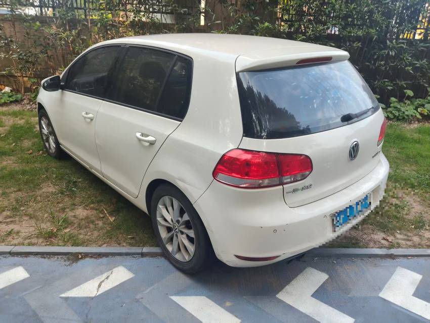 Volkswagen Golf 2011 car image #5